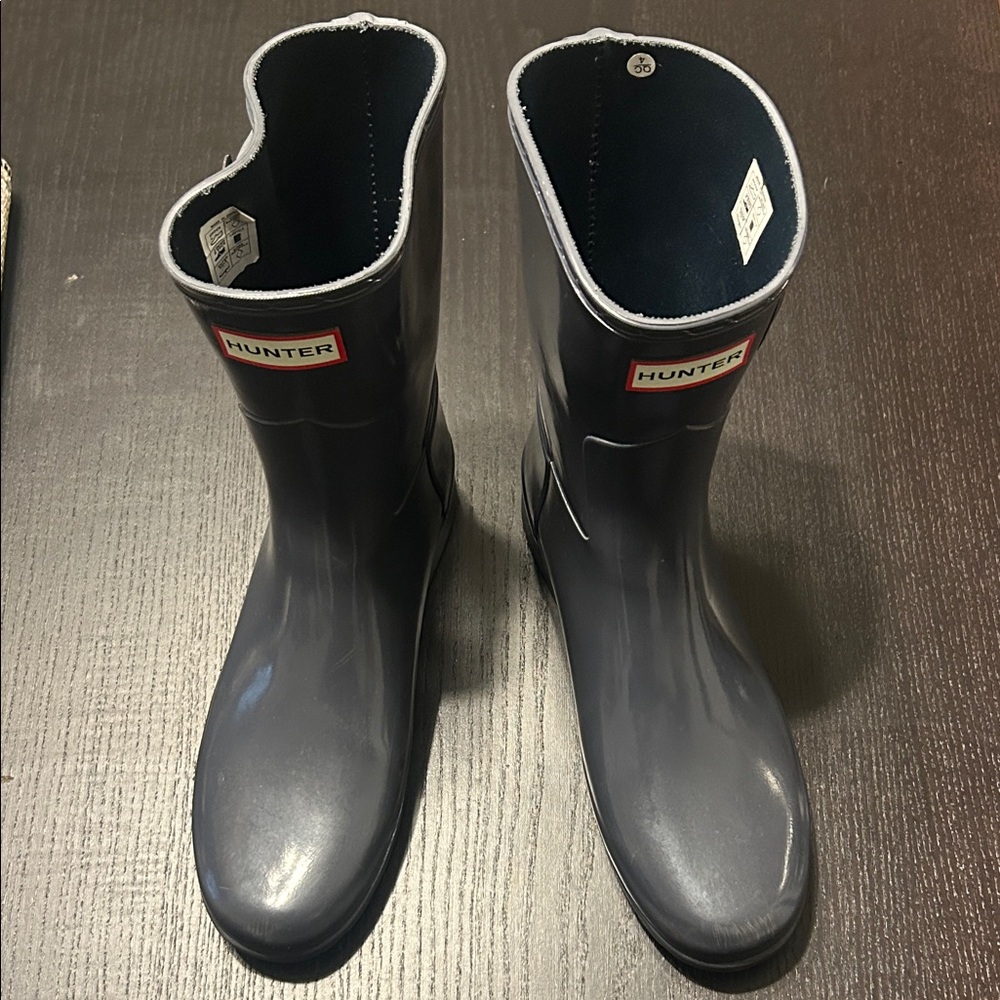 Pre-Loved Hunter Short Men's Navy Blue Glossy Rain Boots